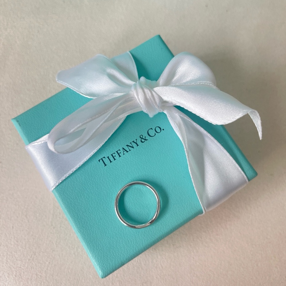 Tiffany & Co. Elsa Peretti Wedding Band in White Gold Diamonds 4.5 NEW $1,300 - Picture 6 of 14